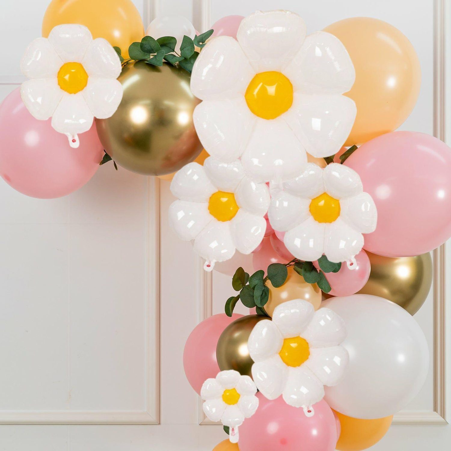 Foil Mylar & Vinyl Balloons | Set of 10 White Daisy Flower-Shaped Mylar Foil Party Balloons, Assorted Floral Balloon Decorations with Balloon Dots 10″, 19″, 27″ Balloons Foil Mylar & Vinyl Balloons