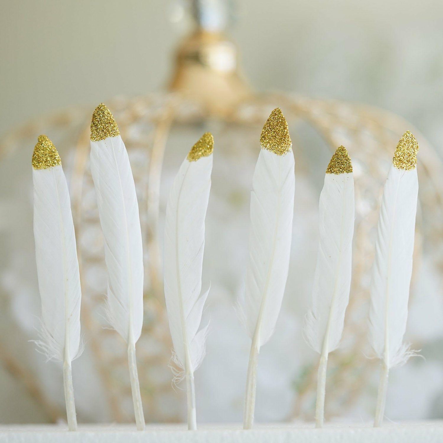 Vase Fillers | 30 Pack Glitter Gold Tip White Real Turkey Feathers, Craft Feathers For Party Decoration Floral Vase Vase Fillers